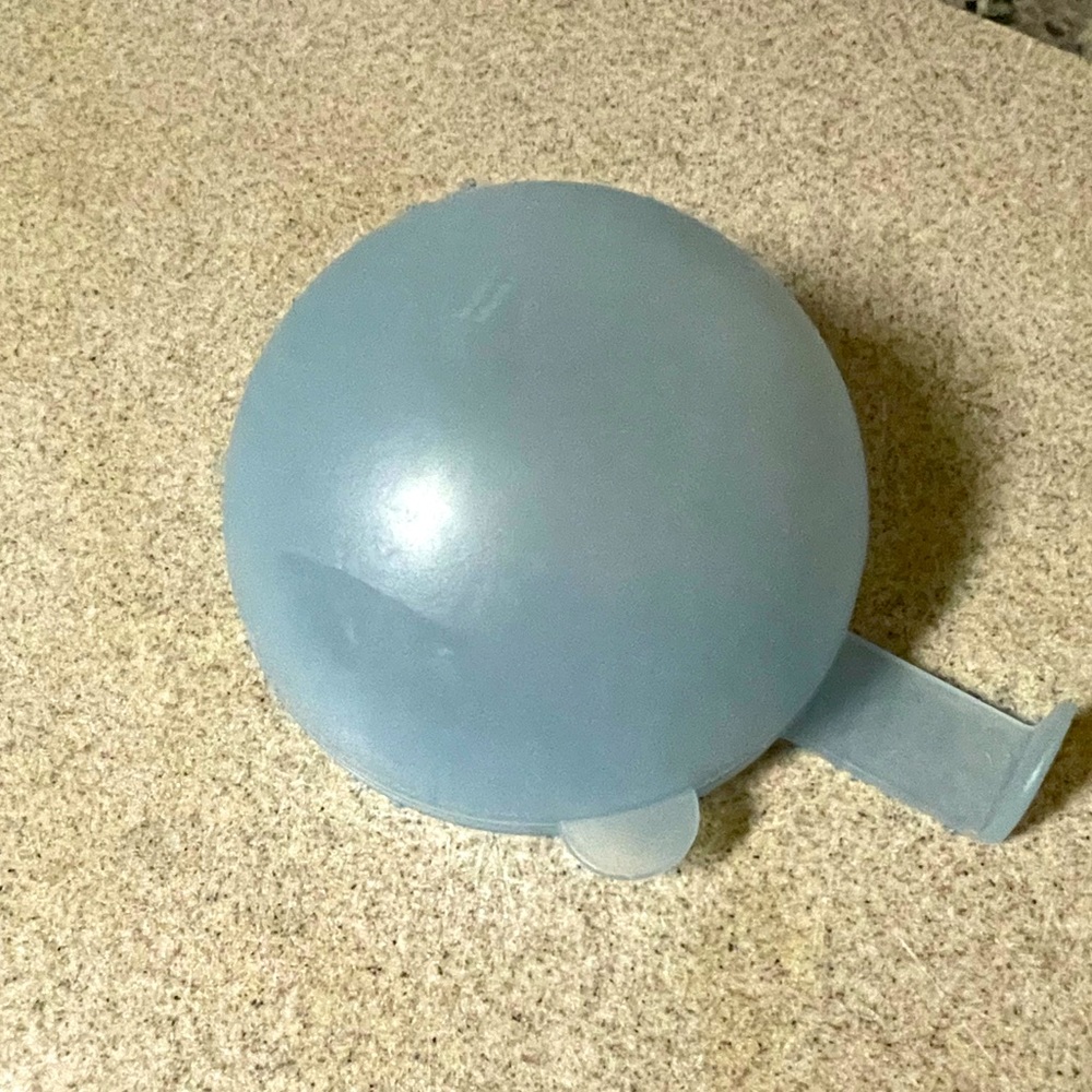Tupperware Onion Forget Me Not Keeper